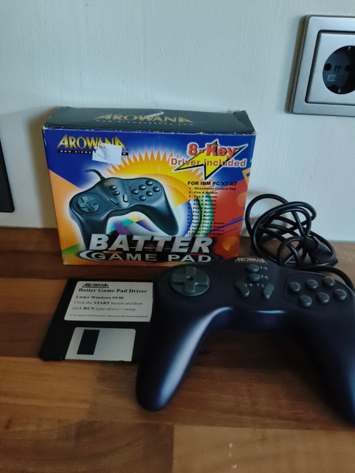 Arowana Batter Game Pad met driver diskette (Windows 95/98), 1 speler, Ophalen of Verzenden, Gebruikt, Vanaf 3 jaar