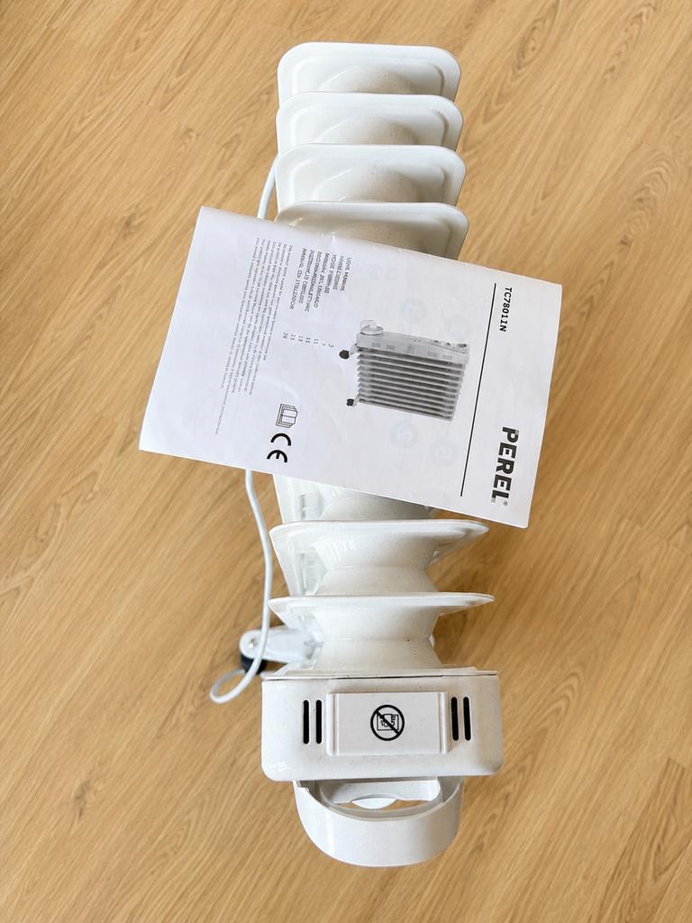 Perel Oliegevulde Radiator TC78011N - 2500W met wieltjes, Ophalen