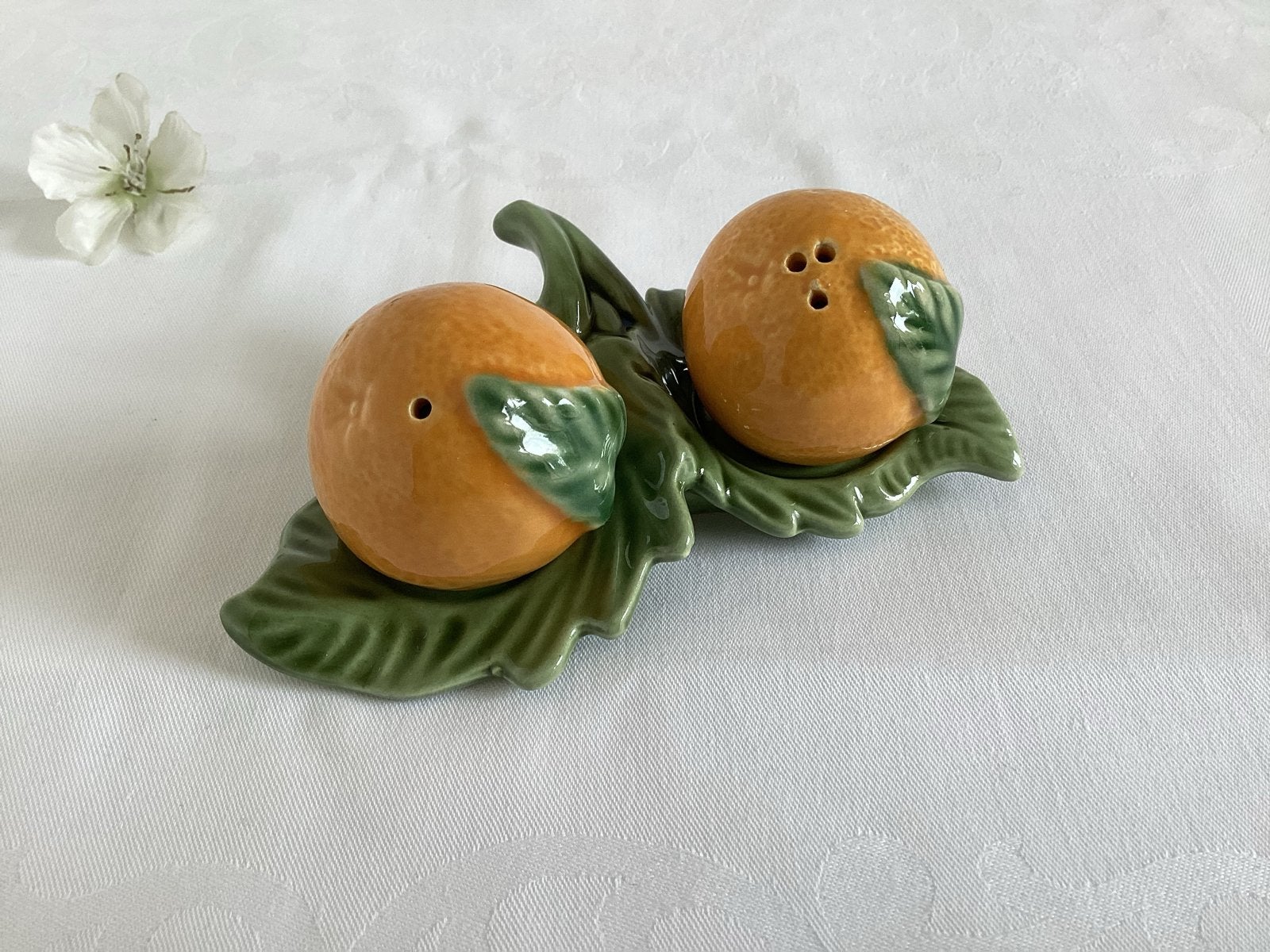 Vintage Zout- en Peperstel sinaasappels op blad W.-Germany, Ophalen of Verzenden