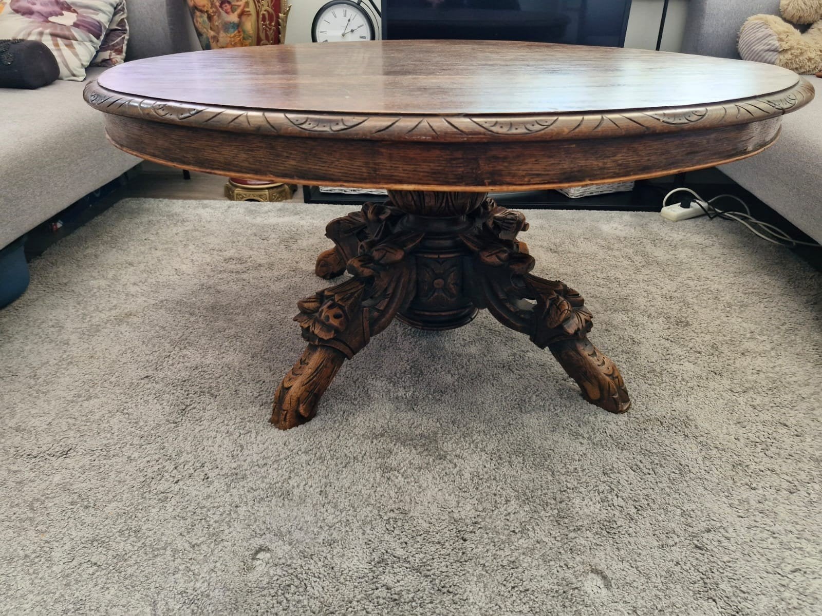 Antieke ronde salontafel met houtsnijwerk, Ophalen of Verzenden