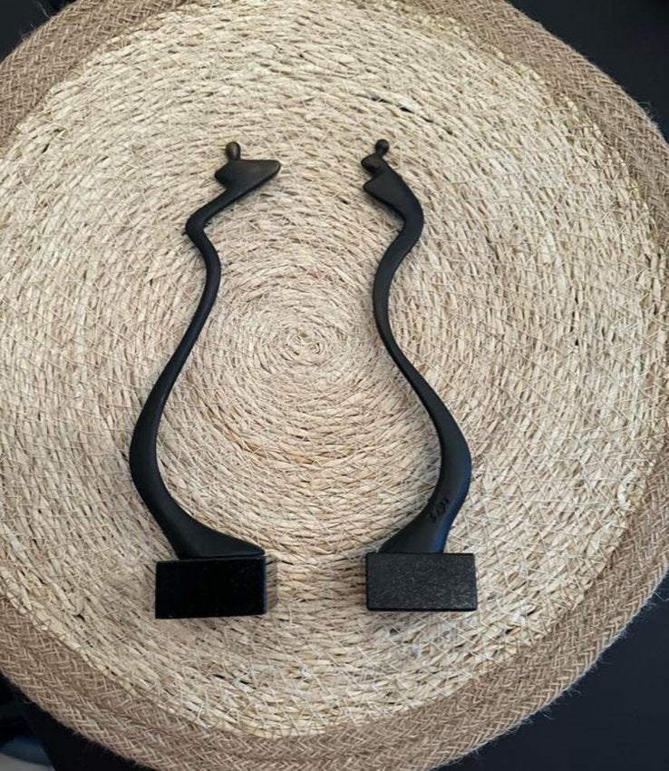 Corry Ammerlaan 2 sculpturen sanquin op sokkel, Antiek en Kunst, Minder dan 20 cm, Ophalen of Verzenden, Zwart, Op sokkel
