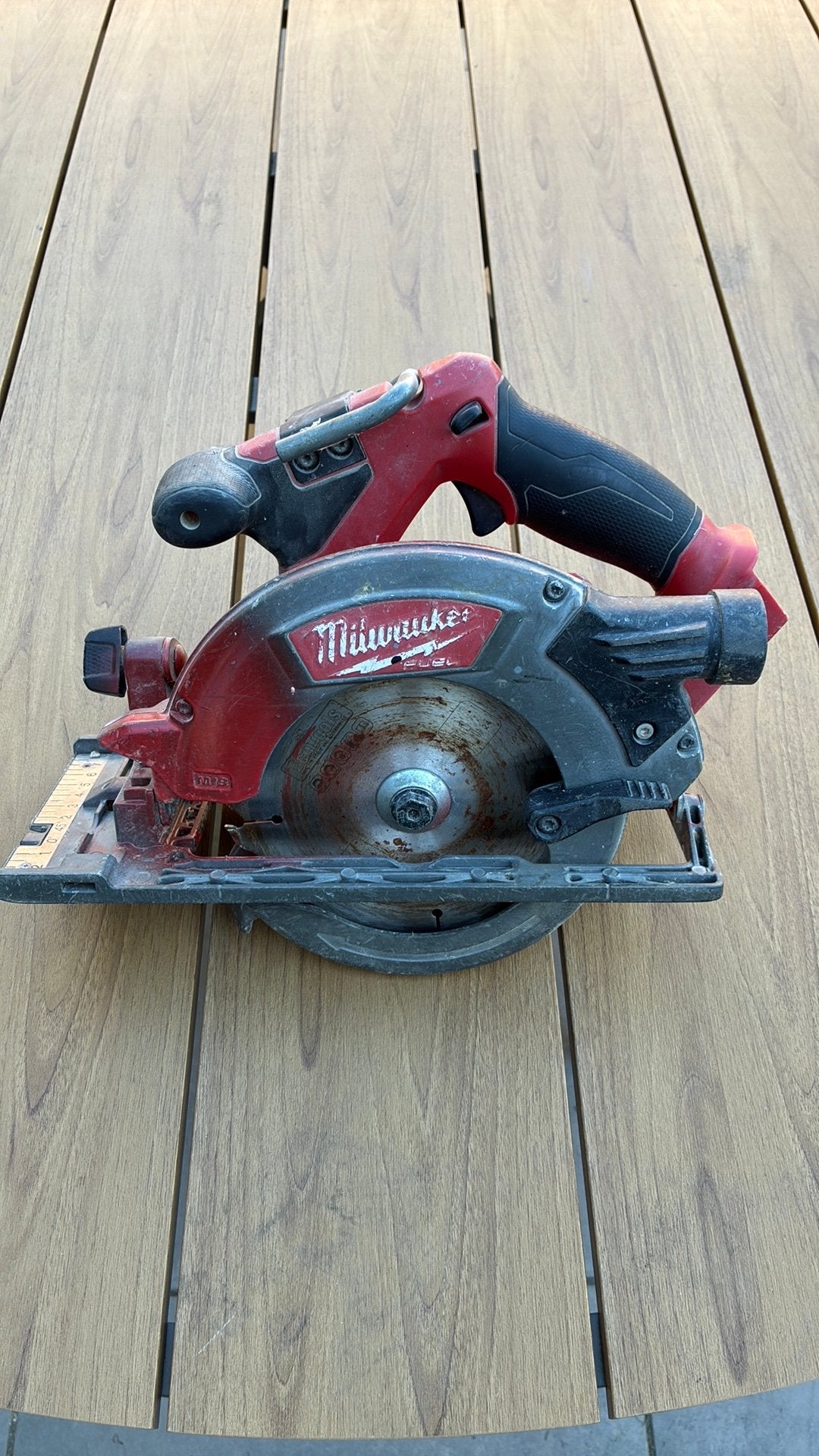 Milwaukee accu zaagmachine, Cirkelzaag, Ophalen of Verzenden, Zo goed als nieuw, 30 tot 70 mm