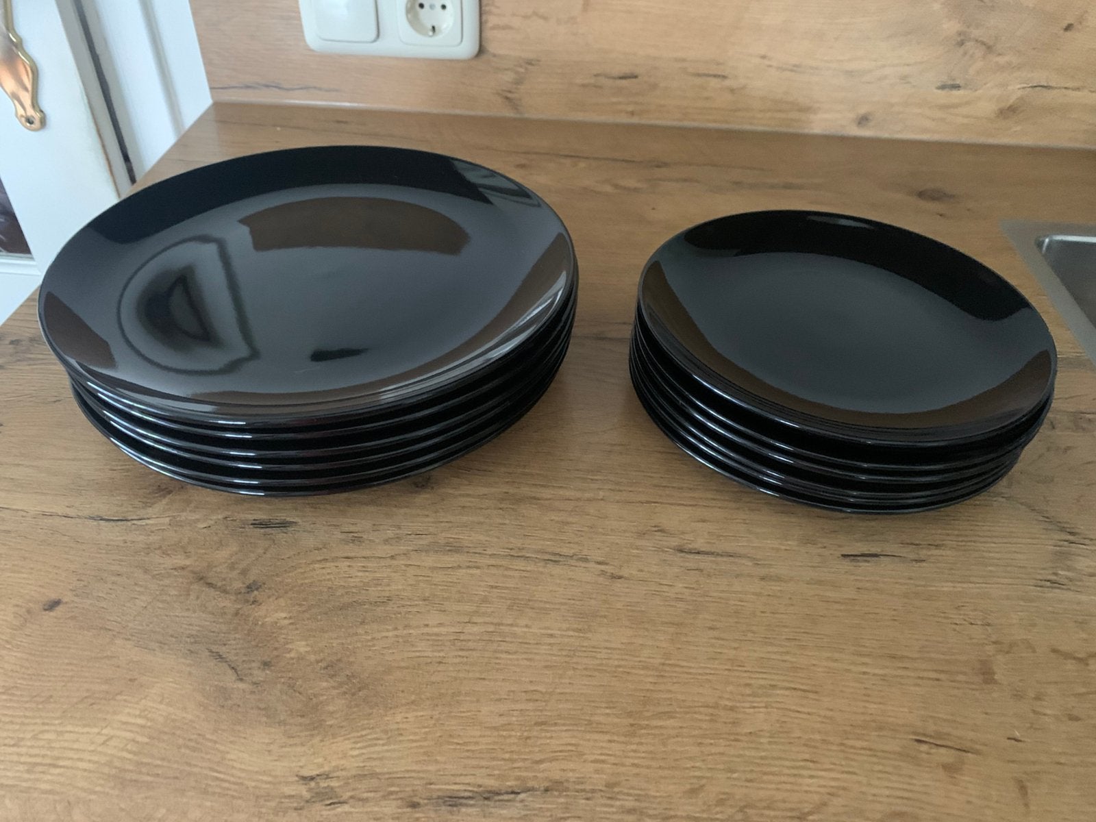 6 zwarte platte borden en 6 ontbijtborden (IKEA), Ophalen, Zo goed als nieuw, Bord(en), Overige stijlen