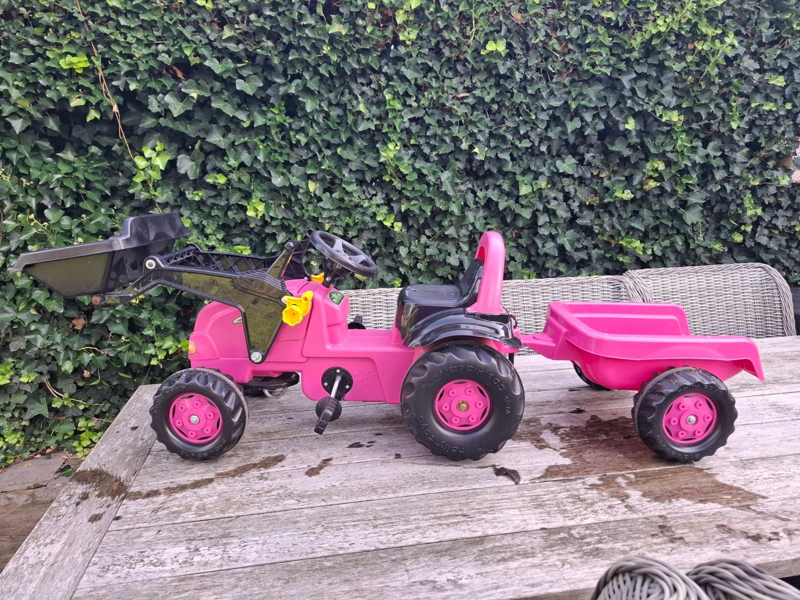 Roze traptractor met voorlader en aanhanger, Ophalen, Gebruikt