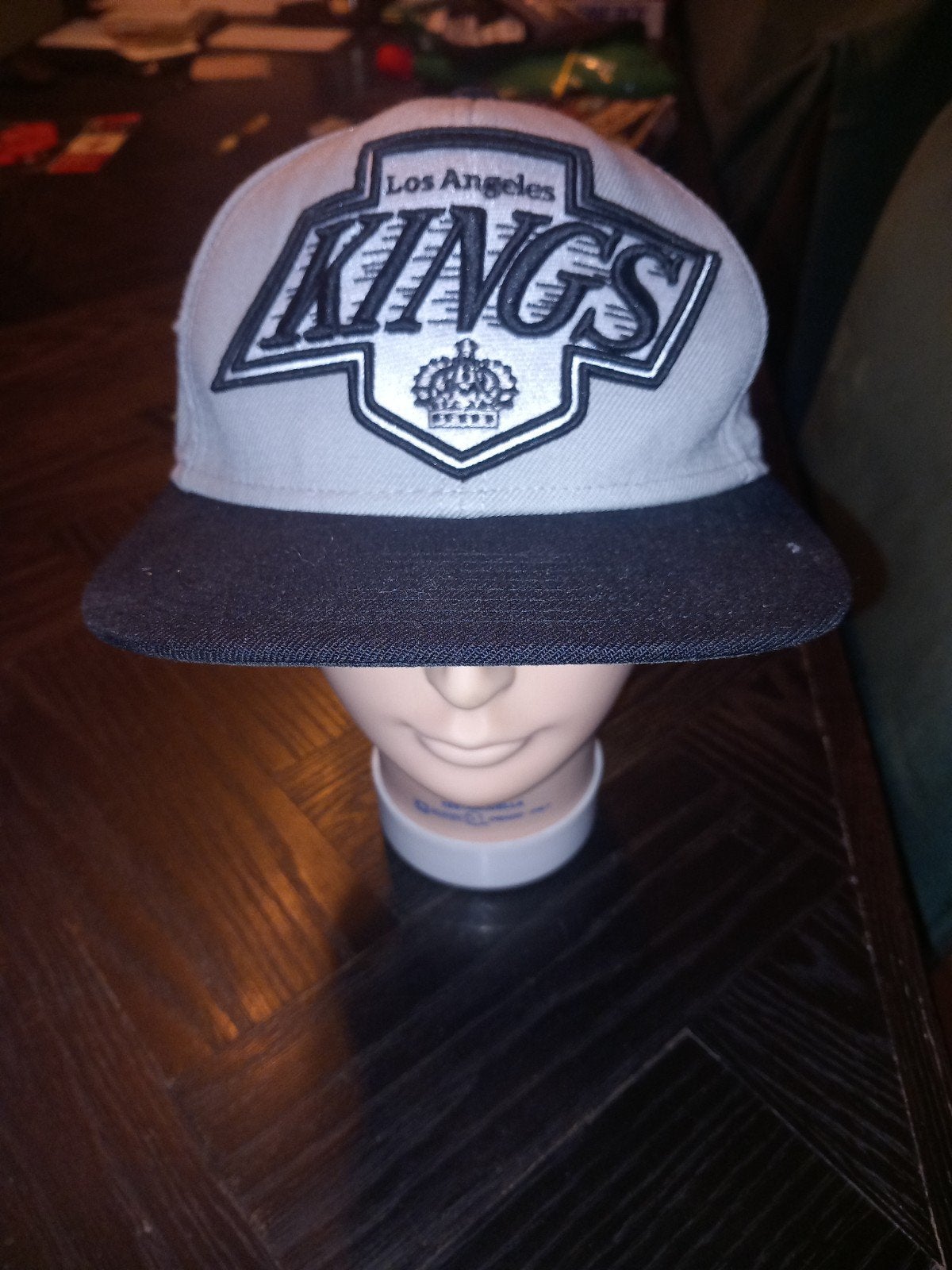 Mitchell & Ness Los Angeles Kings Snapback Pet, Mitchell & Ness, Pet, 401 N Broad St, Philadelphia, PA 19108, USA, Gedragen