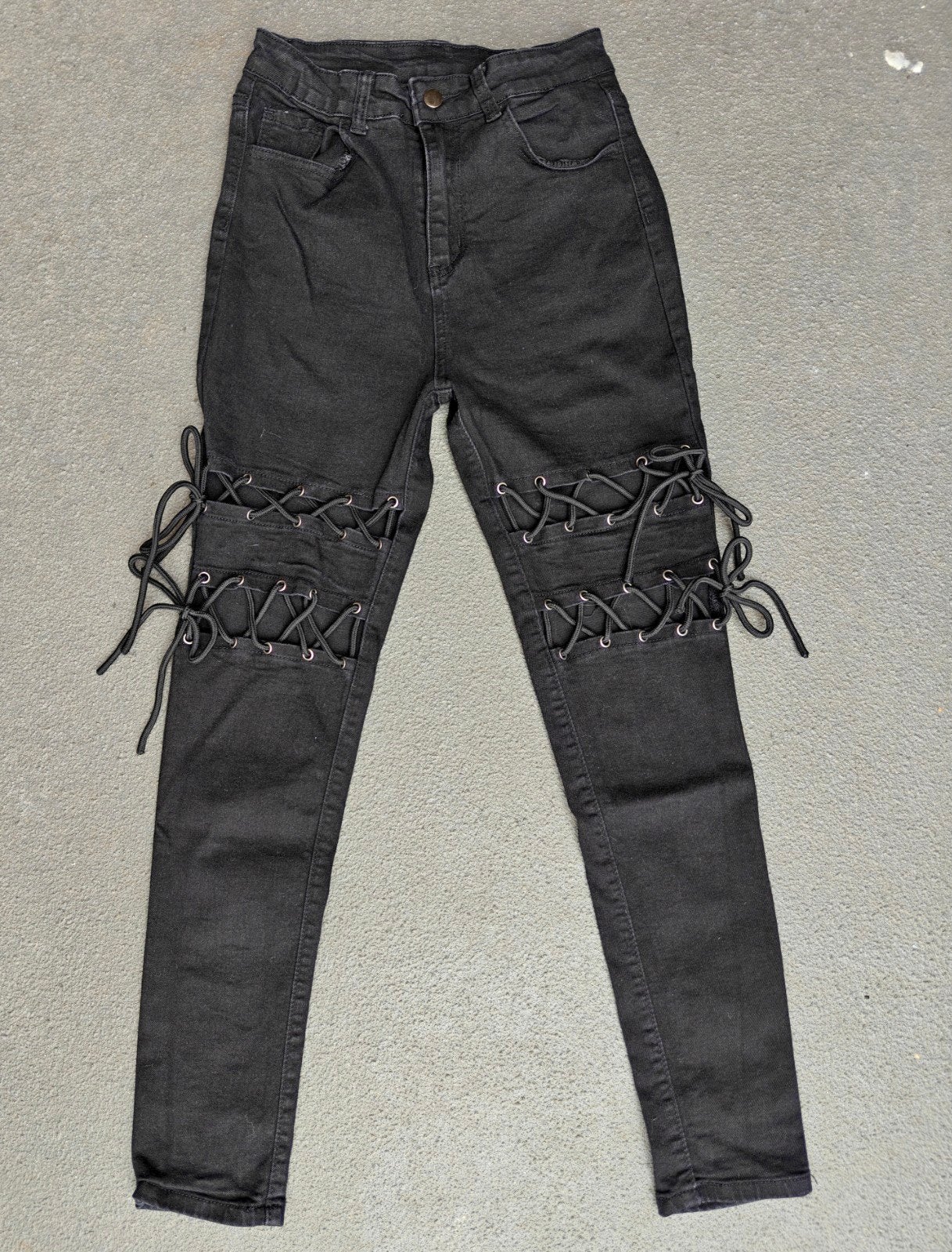 Alternatieve jeans met veters maat S - nieuw!, Zwart, Nieuw, Ophalen of Verzenden, W28 - W29 (confectie 36)
