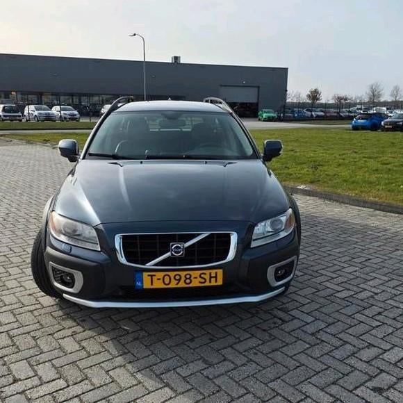 Volvo XC70 2.4 D5 AWD 2007 Blauw. Prijs is vast €4000,-, Auto's, 197 €/maand, Blauw, XC70, 14 km/l