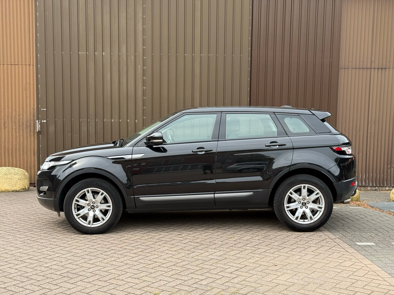 Land Rover Range Rover Evoque SI4 4WD AUT 2013 Zwart, Auto's, Automaat, Dealer onderhouden, Bluetooth, 1800 kg