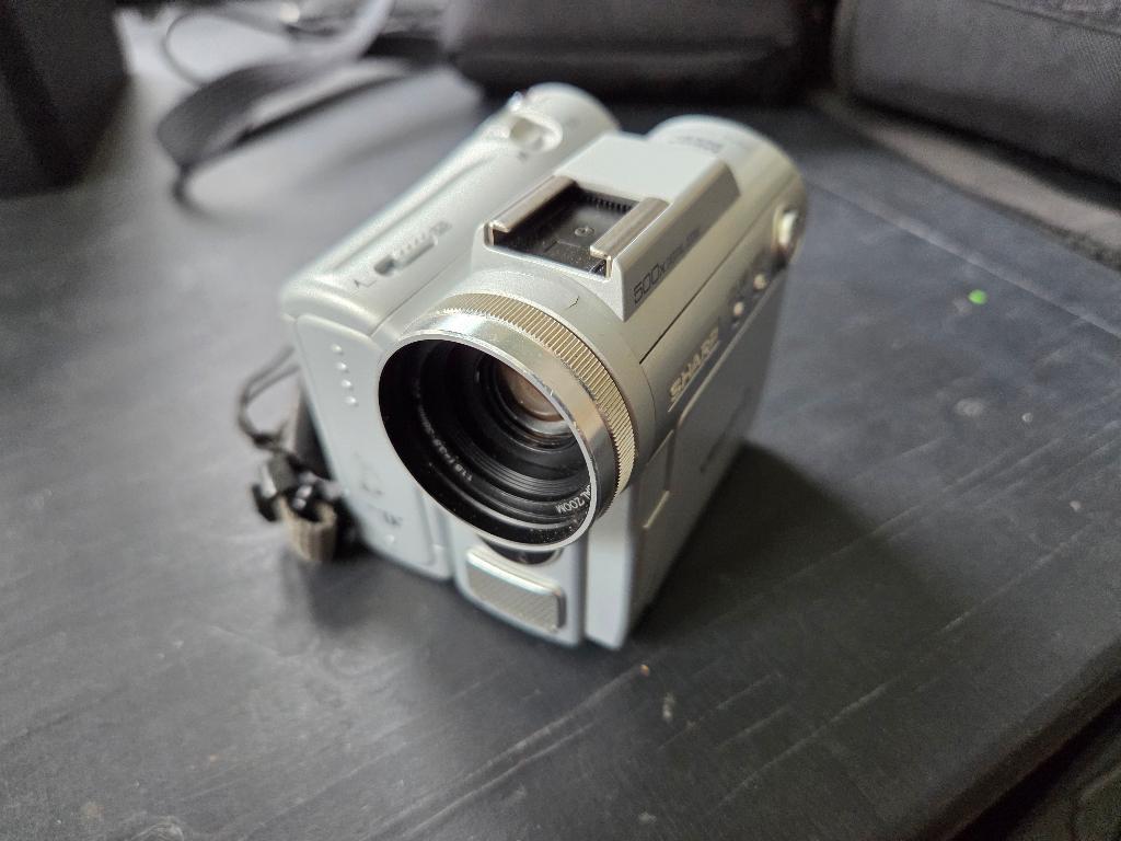 Sharp Viewcam Z MiniDV camcorder, Overige merken, Mini dv, Gebruikt, 20x of meer
