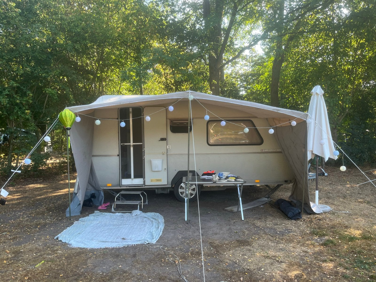 Kip De Luxe caravan | kluscaravan | luifel | 180 cm bed, Rondzit, Kip, Fietsenrek, Particulier