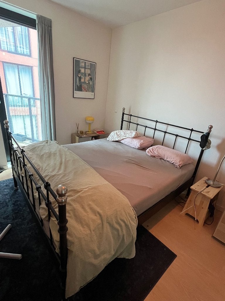IKEA Svelvik bedframe (zonder lattenbodems), Huis en Inrichting, Slaapkamer | Bedden, Ophalen, Gebruikt, Zwart, Tweepersoons