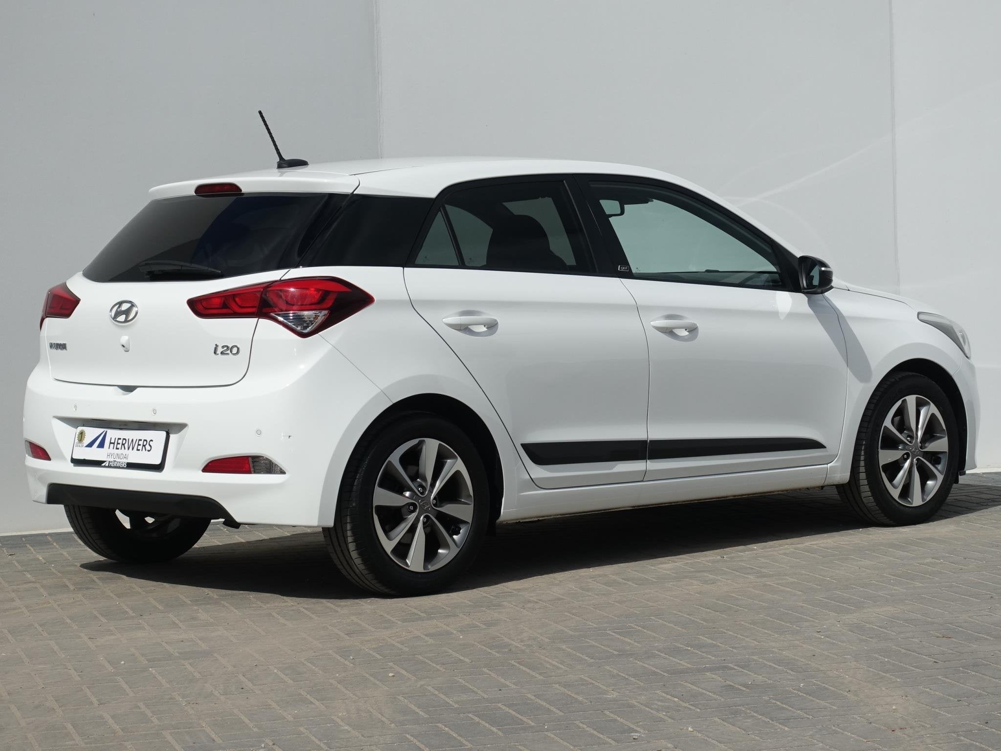 Hyundai i20 1.0 T-GDI Essence / Trehkaak / Navigatie / Apple, Auto's, Voorwielaandrijving, Euro 6, Wit, Handgeschakeld