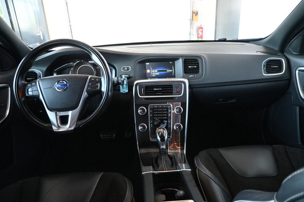 Volvo V60 2.0 D3 Nordic R-Design Automaat Clima Trekhaak Nav, Auto's, Volvo, Gebruikt, 4 cilinders, Zwart, Origineel Nederlands