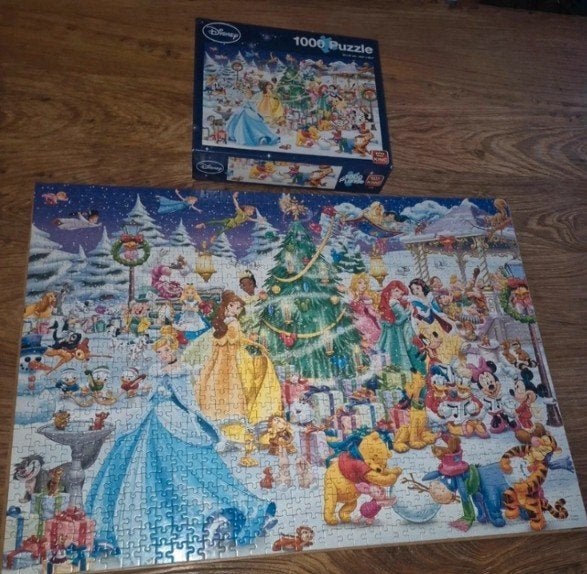 Mooie Disney kerst puzzel 1000 stukjes, Ophalen of Verzenden, 500 t/m 1500 stukjes, Gebruikt, Legpuzzel
