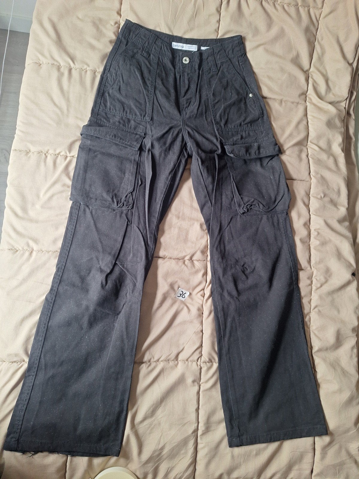 Bershka Zwarte Cargo Broek - Maat 36 (S), Zwart, Zo goed als nieuw, Maat 36 (S), Lang
