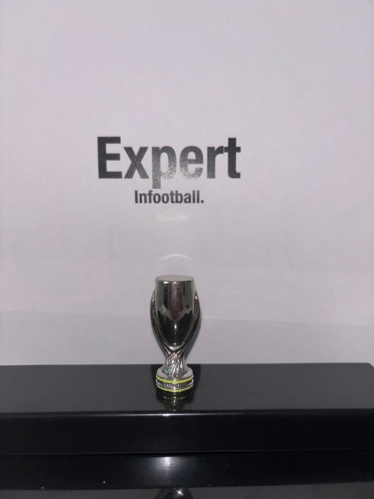 Uefa supercup klein, Verzamelen, Ophalen of Verzenden, Nieuw, Buitenlandse clubs, Beeldje of Poppetje
