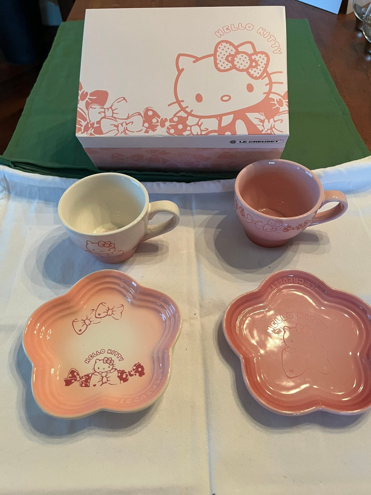 Le Creuset Hello Kitty kop en schotel, Huis en Inrichting, Overige merken, Nieuw, Ophalen of Verzenden, Overige stijlen