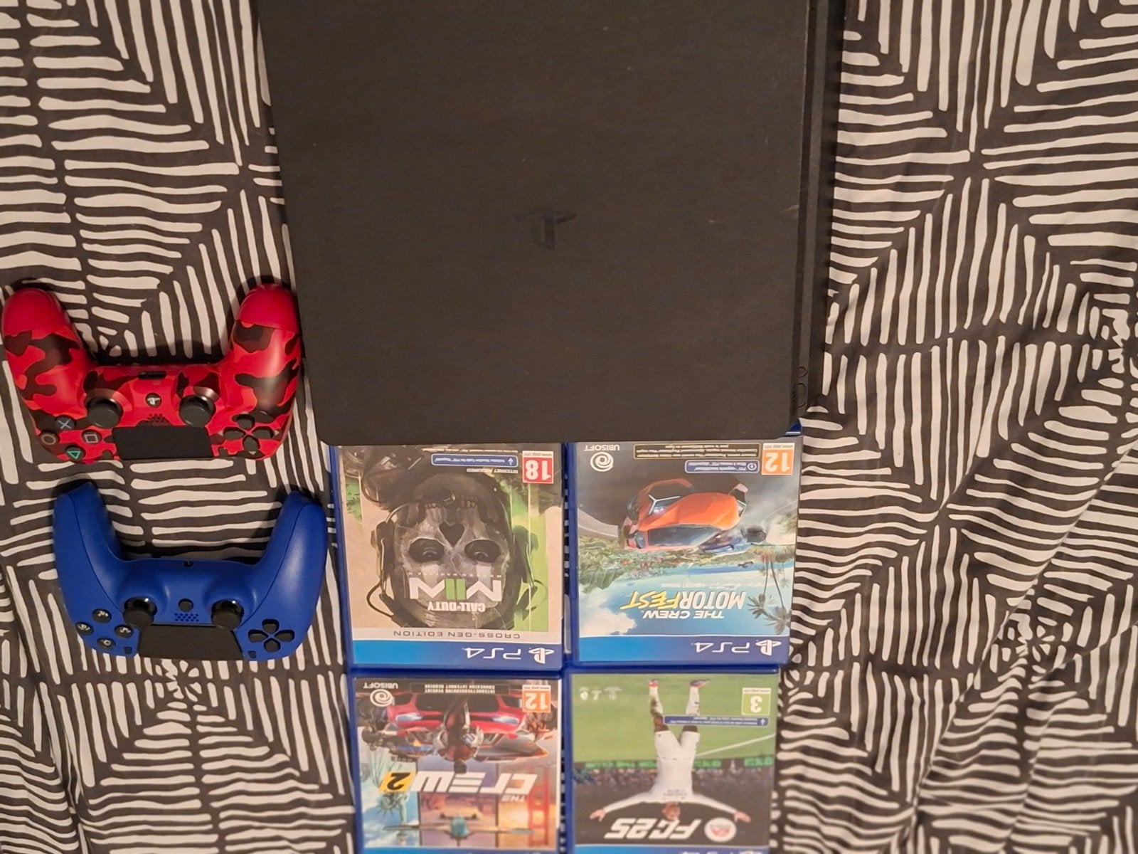 PS4 met 4 spellen en 2 controllers 100eu, Ophalen, Gebruikt, Met 2 controllers, Original