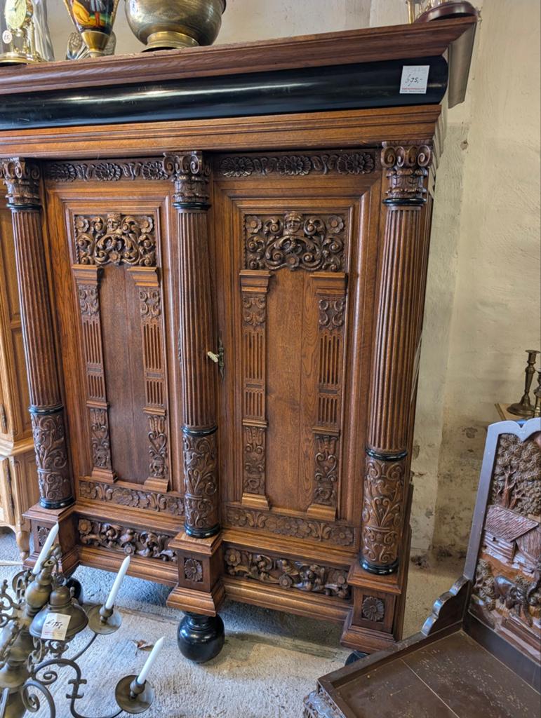 Eikenhouten kast klein model 180 hoog 140 breed. €675., Ophalen