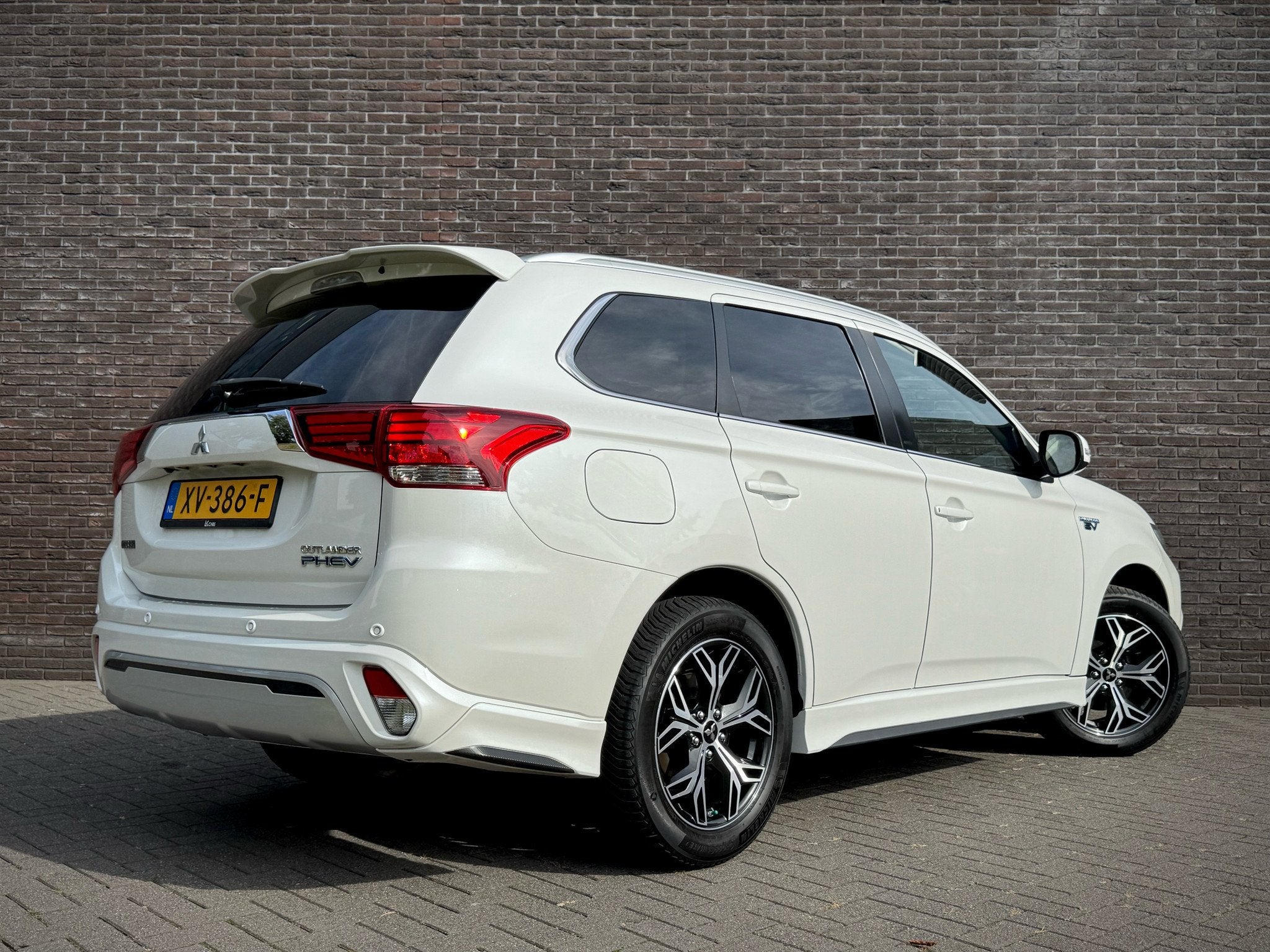 Mitsubishi Outlander PHEV | TREKHAAK | CARPLAY | SCHUIFDAK, Auto's, Euro 6, 4 cilinders, Alcantara, Origineel Nederlands