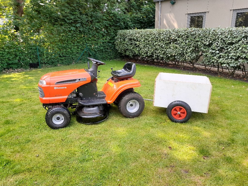 Husqvarna LT131 zitmaaier incl. aanhanger, Tuin en Terras, Zitmaaiers, Ophalen, Gebruikt, Versnellingen, 90 tot 120 cm