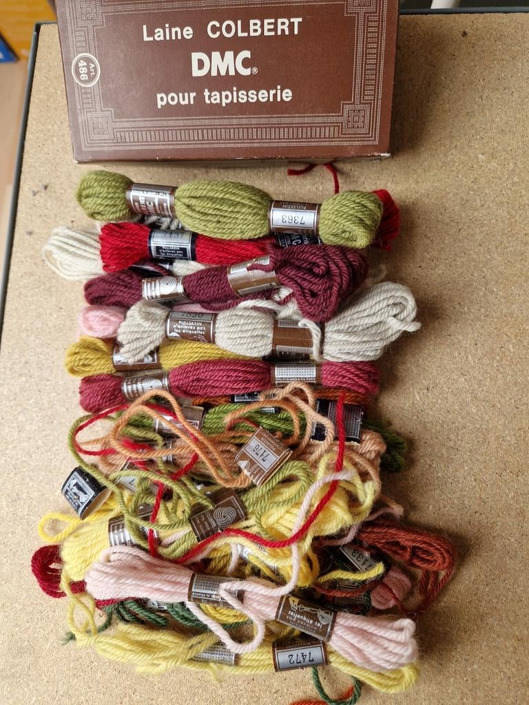DMC Borduurwol - 9 volle, 10 aangebroken strengetjes, Ophalen of Verzenden, Nieuw, Handborduren, Borduurgaren of Zijde