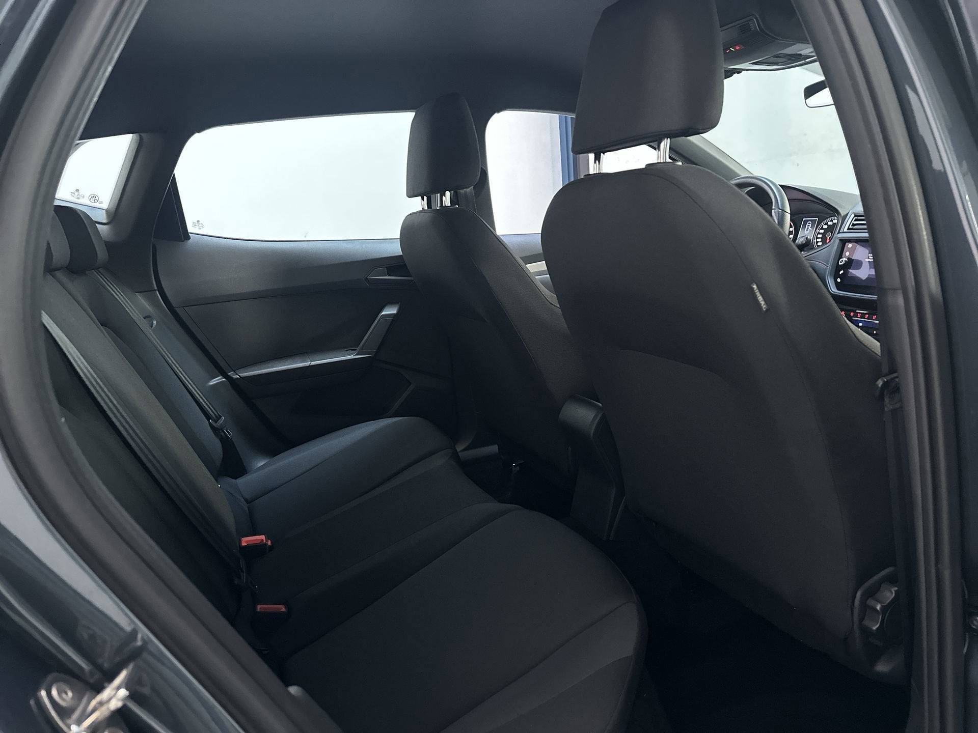 Foto 18 van Seat Ibiza 1.0 TSI 110pk FR Business Intense Plus Stoelverwa