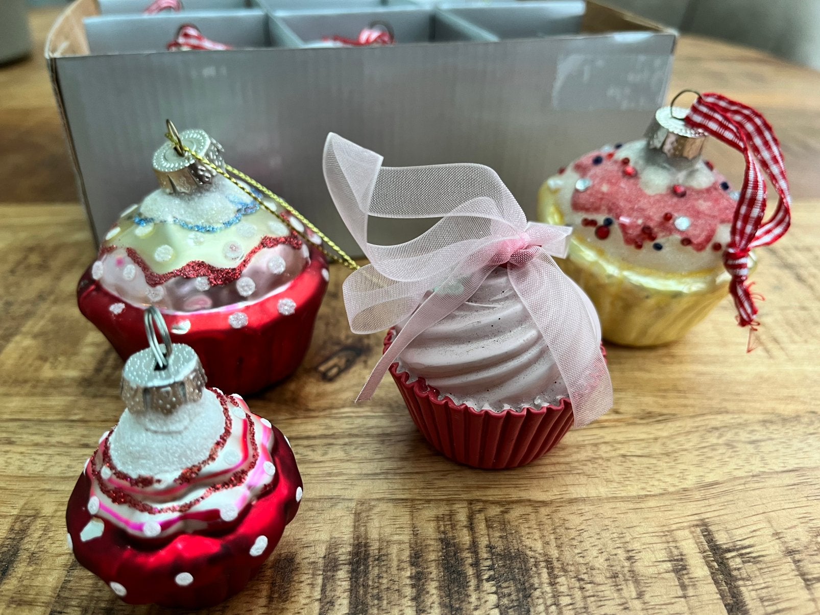 Cupcake kerstboomhangers 10x zgan, Diversen, Kerst, Ophalen of Verzenden, Zo goed als nieuw