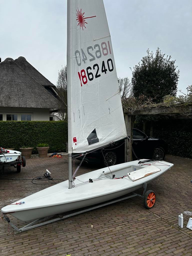 Laser ILCA standaard met trolley en dekhoes, Watersport en Boten, Zeilen en Zeiltoebehoren, Ophalen of Verzenden, Gebruikt, Overige typen