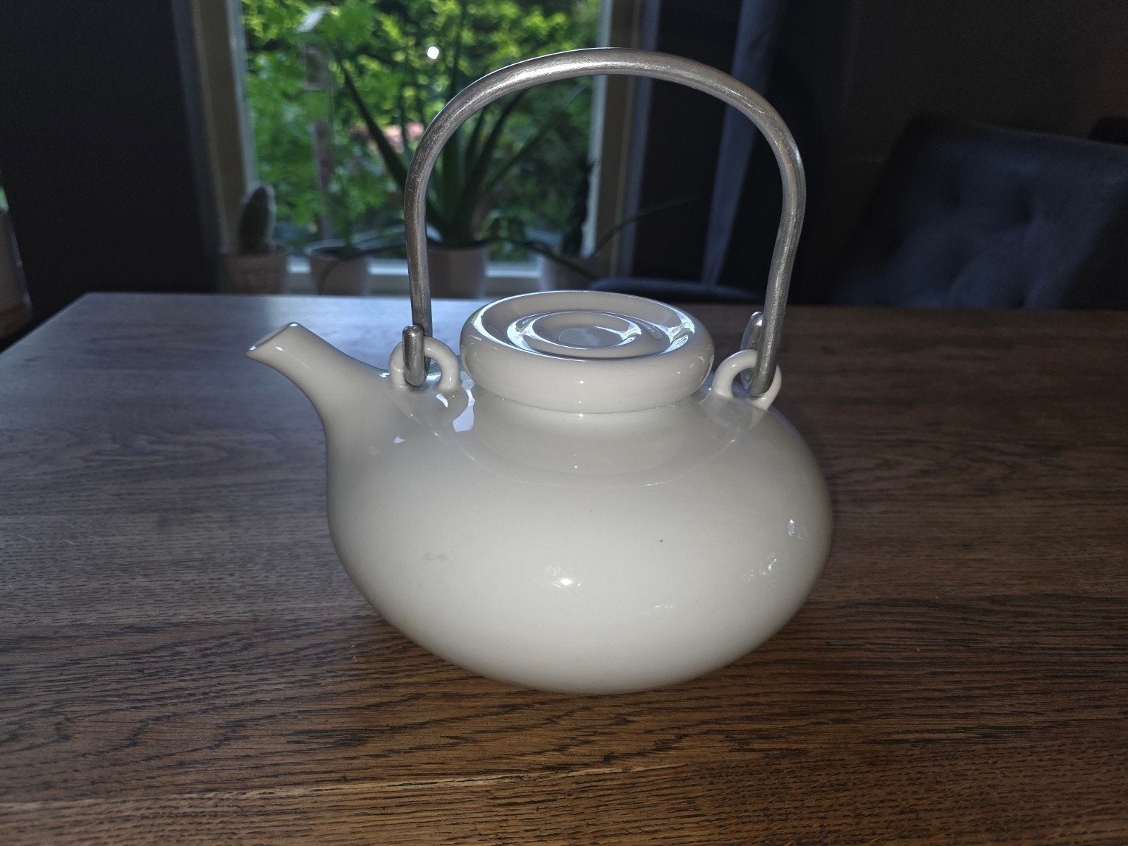 Witte theepot, van Ikea, met metalen hengsel, Zo goed als nieuw, Steen/keramiek, Wit, Ophalen