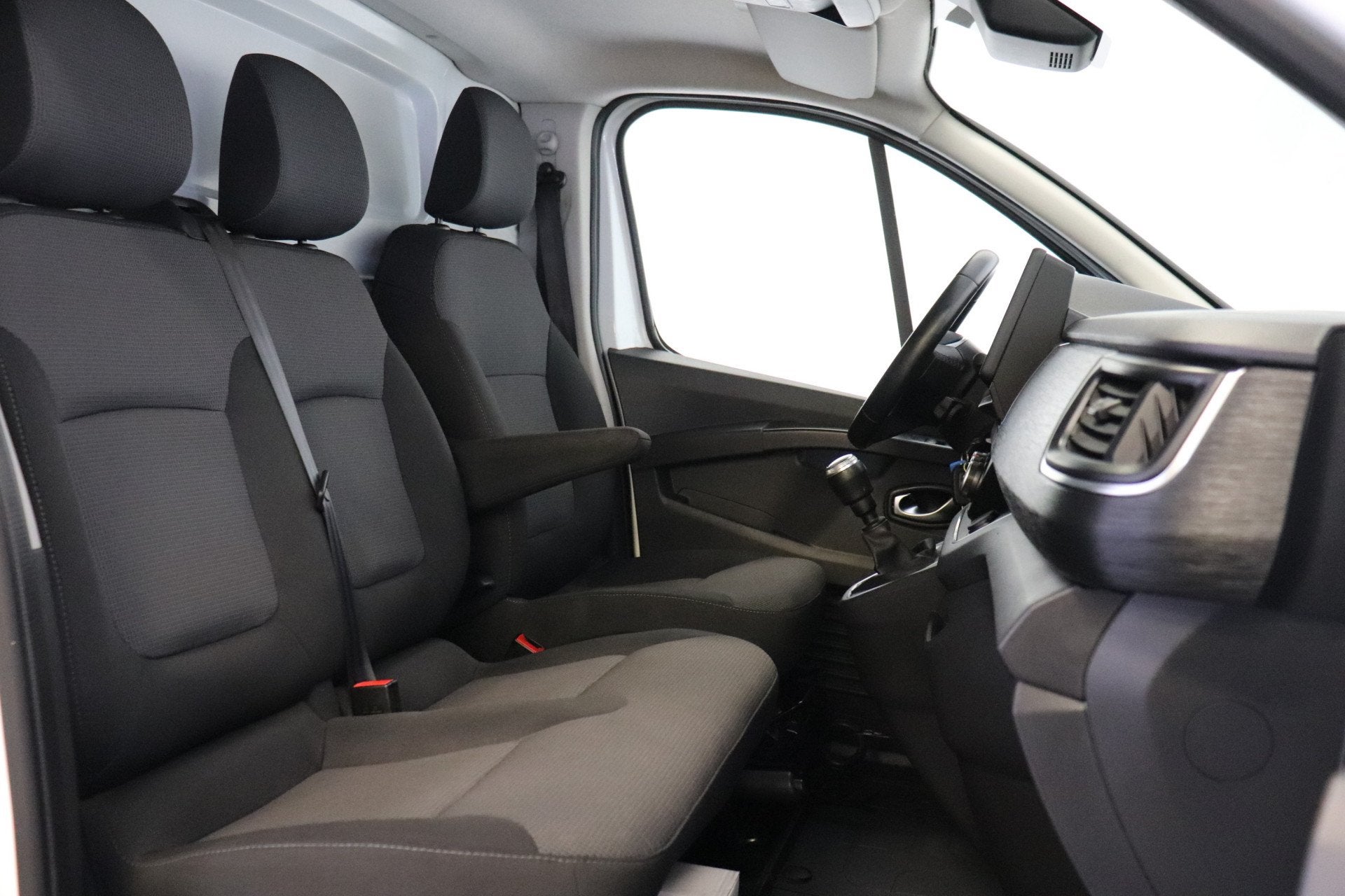 Renault Trafic 2.0 dCi 130PK EURO 6 - Airco - Navi - Cruise, Voorwielaandrijving, Stof, Gebruikt, 4 cilinders