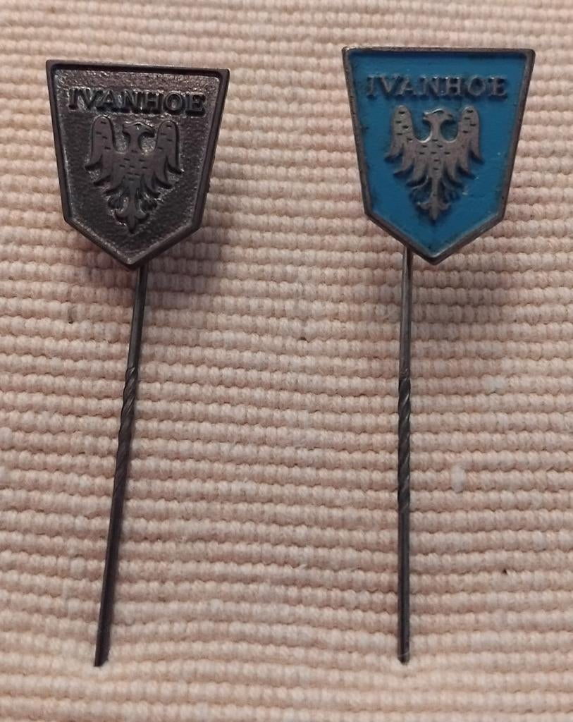 Vintage Ivanhoe Speldjes - Set van 2, Verzamelen, Ophalen of Verzenden, Gebruikt, Overige onderwerpen, Speldje of Pin