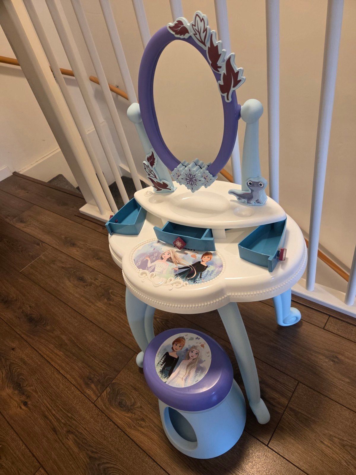Frozen make-up tafel met krukje, Ophalen, Zo goed als nieuw, Meisje