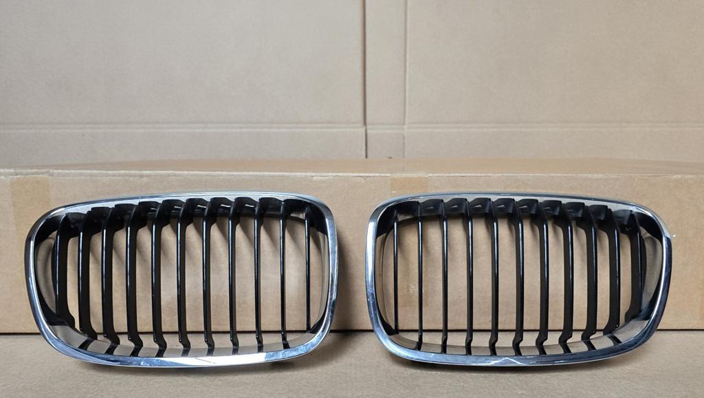 BMW F20 F21 grill rooster 7239022 7239021 SET Links + Rechts, Auto-onderdelen, Carrosserie en Plaatwerk, Bumper, Voor, Gebruikt