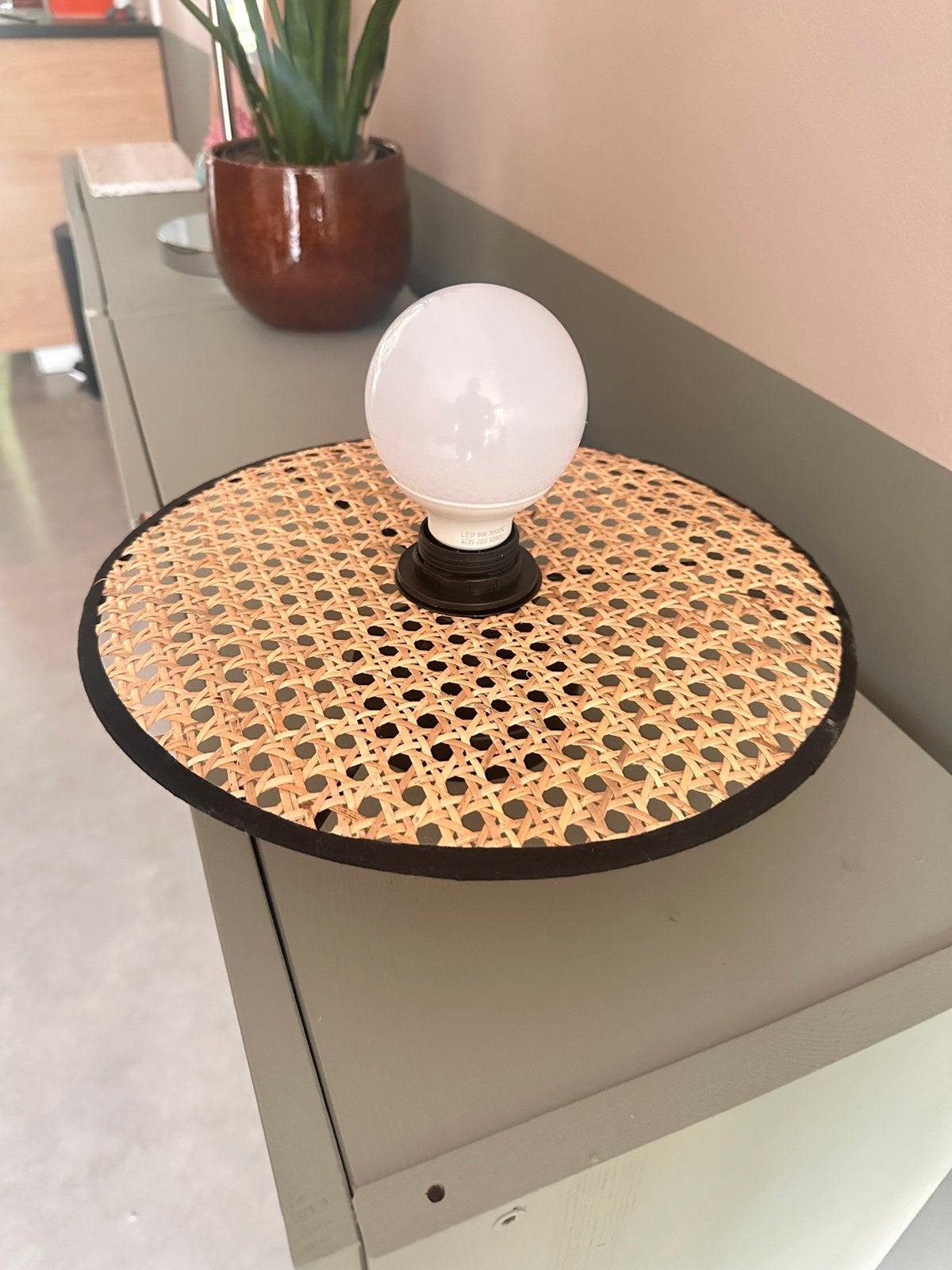 Moderne Qazqa plafondlamp met rotan vlechtwerk, Huis en Inrichting, Ophalen of Verzenden, Zo goed als nieuw, Rond, 50 tot 100 cm