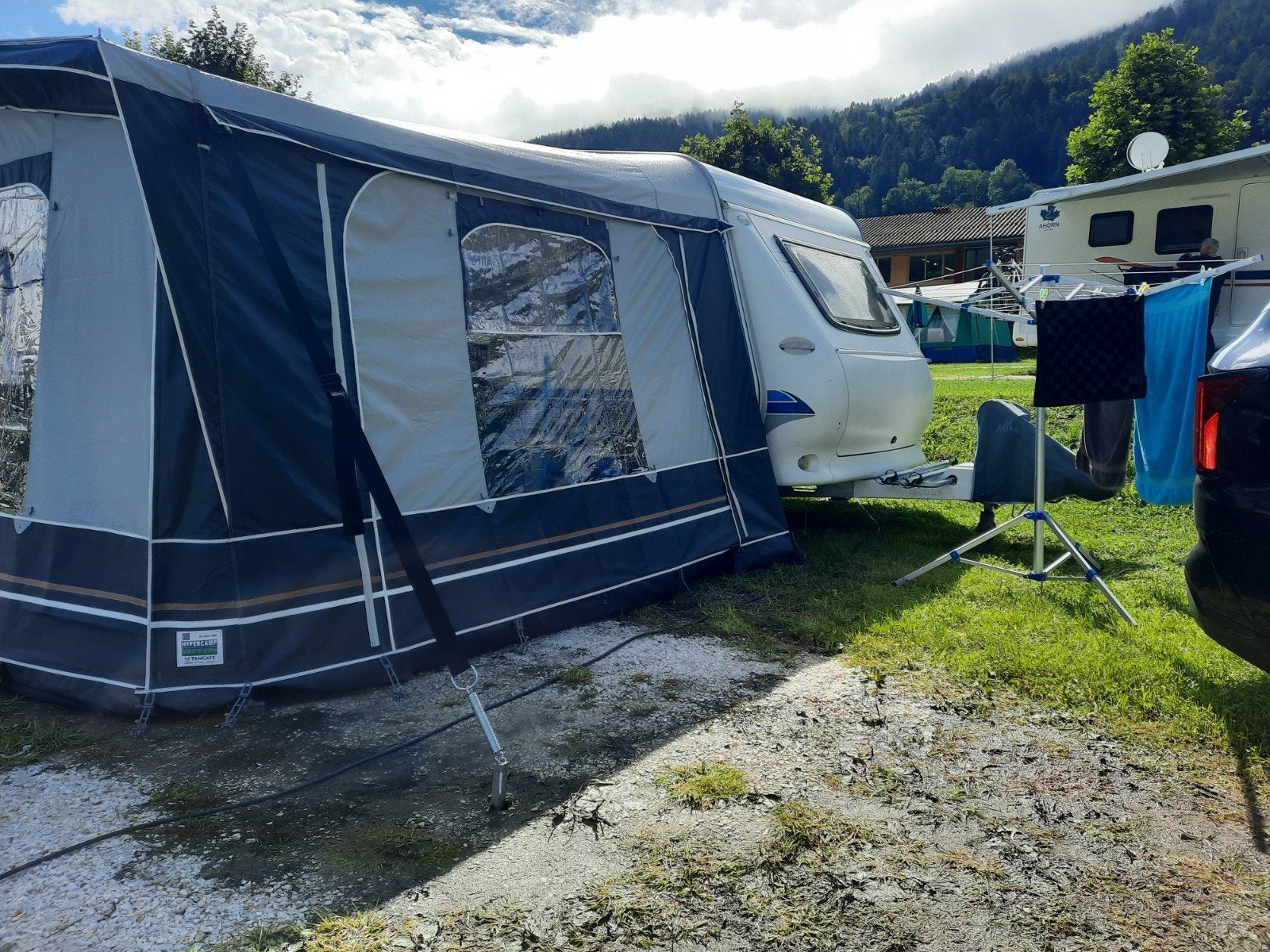 Hobby De Luxe 400 SF - Compacte en complete caravan 2006, Vast bed, Hobby, Treinzit, 750 - 1000 kg
