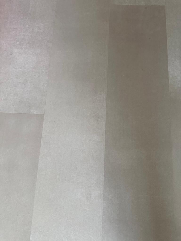Gratis laminaat 8mm 40m2 met hoge witte plinten, Ophalen, Wit, Zo goed als nieuw, 25 tot 50 m²