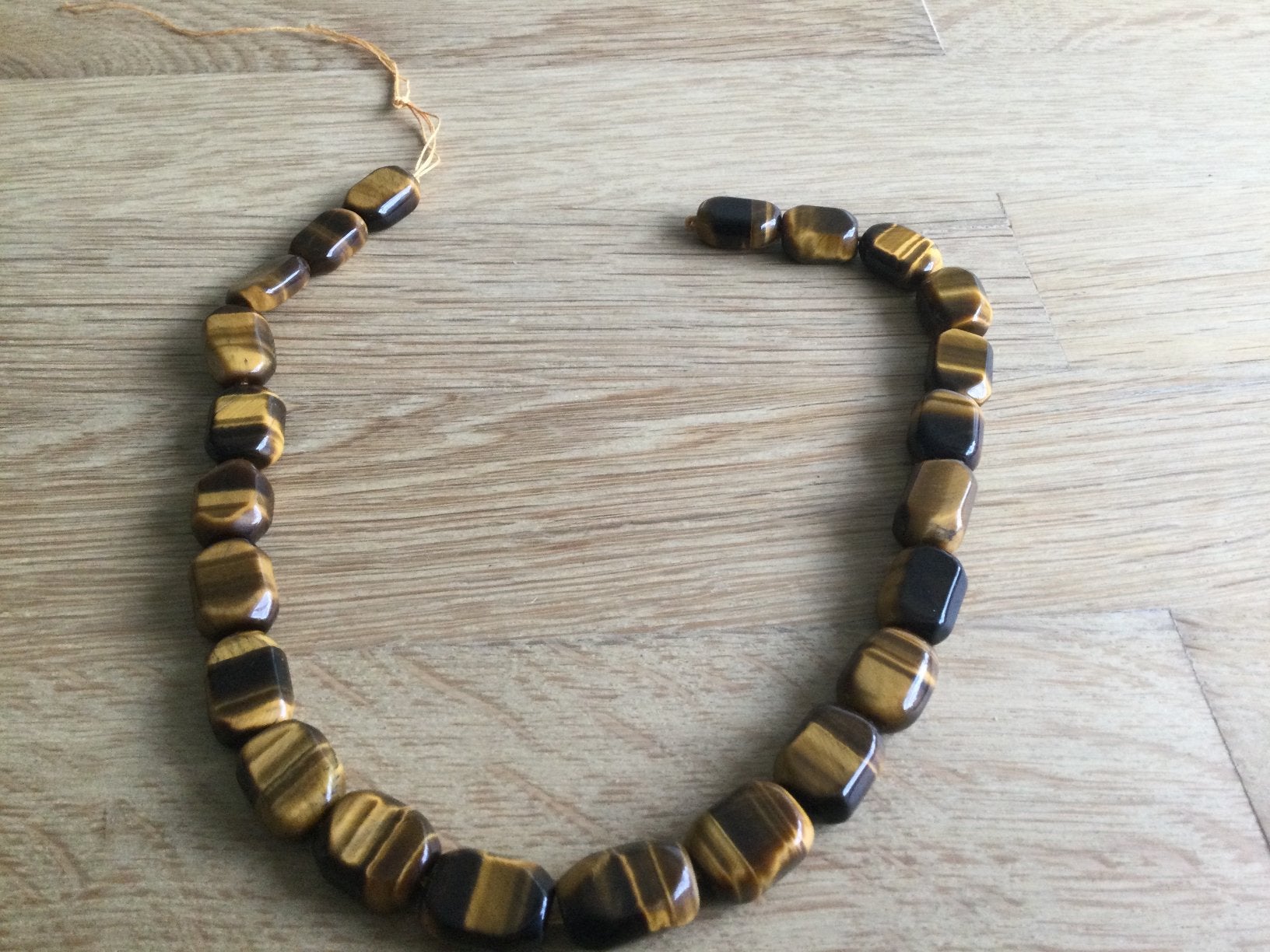 Losse kralen tijgeroog 23 stuks. Lang 1,5 breed 1 cm lang., Sieraden, Tassen en Uiterlijk, Kettingen, Ophalen of Verzenden, Zo goed als nieuw