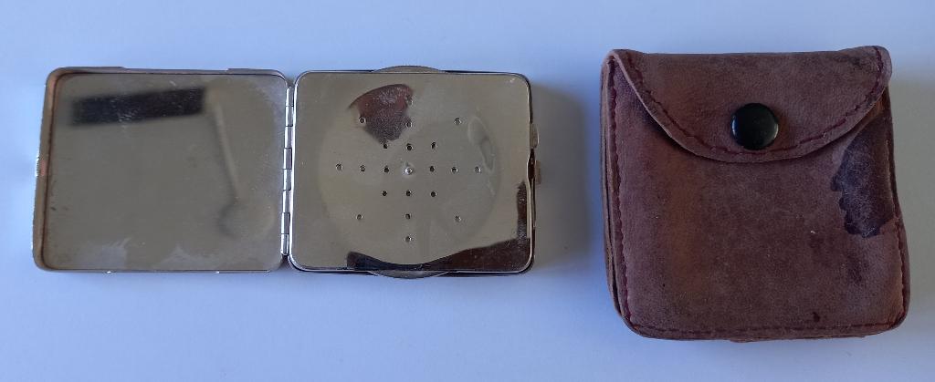 Vintage poederdoos in hoesje, Ophalen of Verzenden