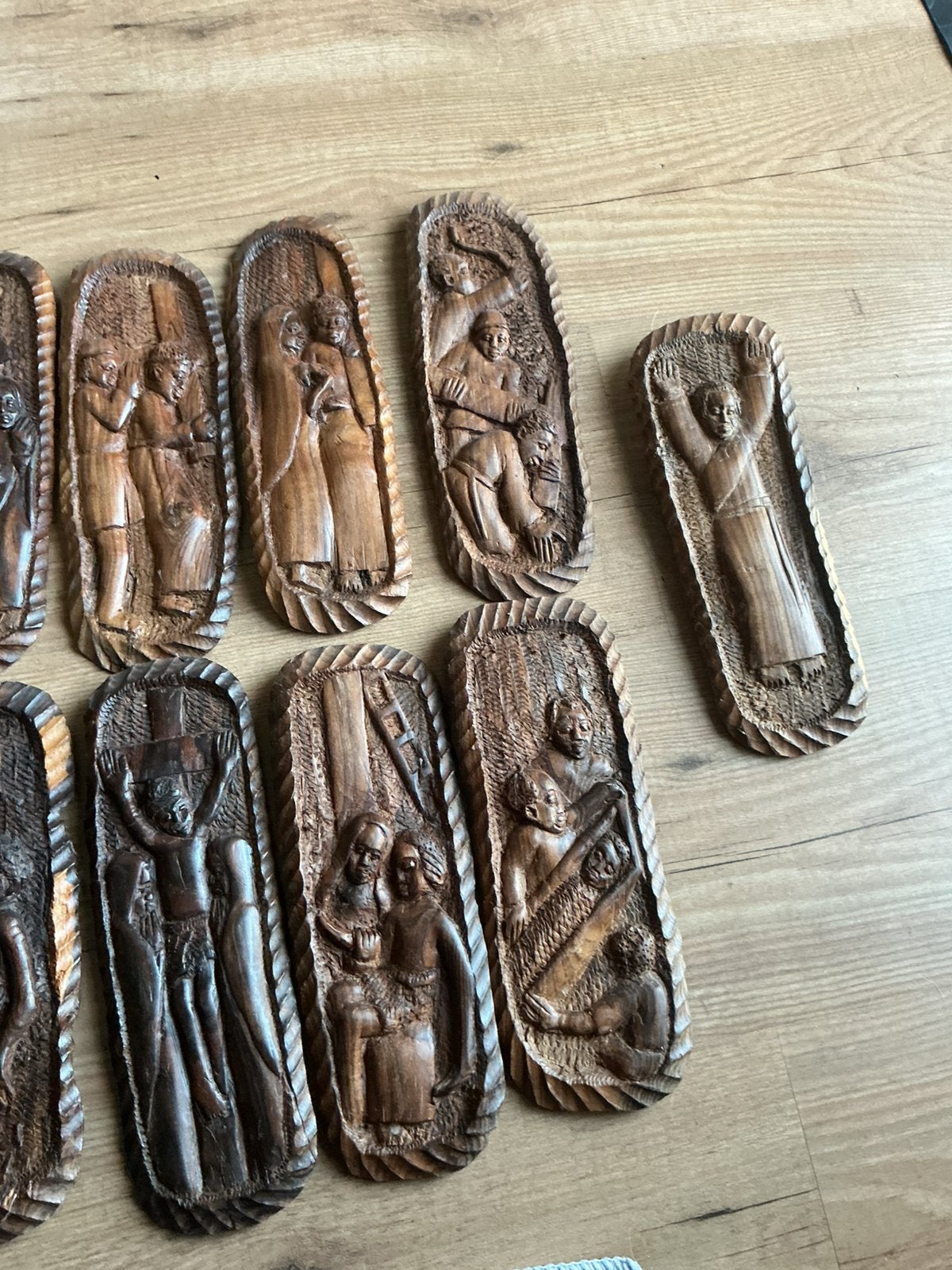 Set van 15 handgesneden houten kruiswegen wandplaten 25x8 cm, Ophalen of Verzenden