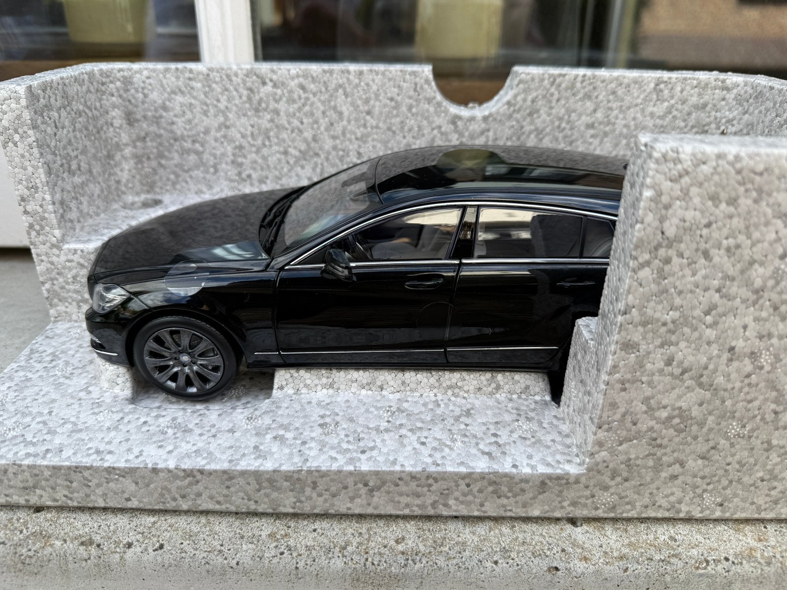 1:18 Mercedes CLS Shooting Brake X218 zwart 2012 Norev, Hobby en Vrije tijd, Modelauto's | 1:18, Auto, Norev, 70-72 Av. de Bohlen, Vaulx-en-Velin, 69120, France