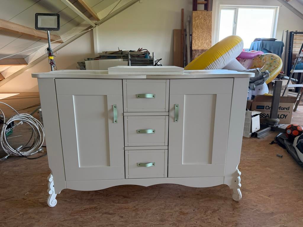 GRATIS Witte commode met lades en deurtjes . GRATIS!!!!!!!!!, Kinderen en Baby's, Kinderkamer | Commodes en Kasten, Gebruikt, Commode