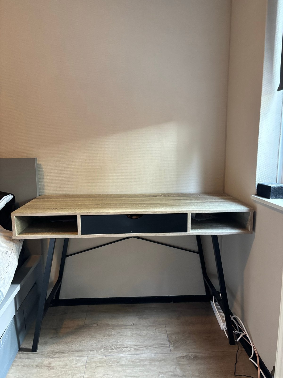 Bureau ABBETVED jysk, Huis en Inrichting, Bureaus, Gebruikt, Computerbureau, Overige merken, Modern, Spaanplaat of MDF, Bruin