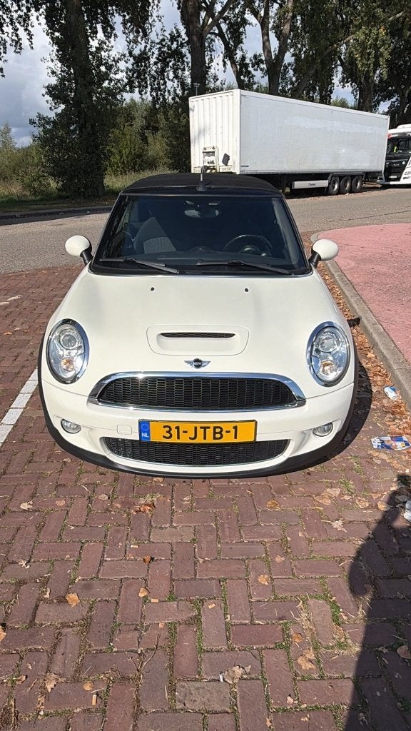 Mini 1.6 Cooper S Cabrio 2009 Wit, Voorwielaandrijving, Dealer onderhouden, 15 km/l, Zwart