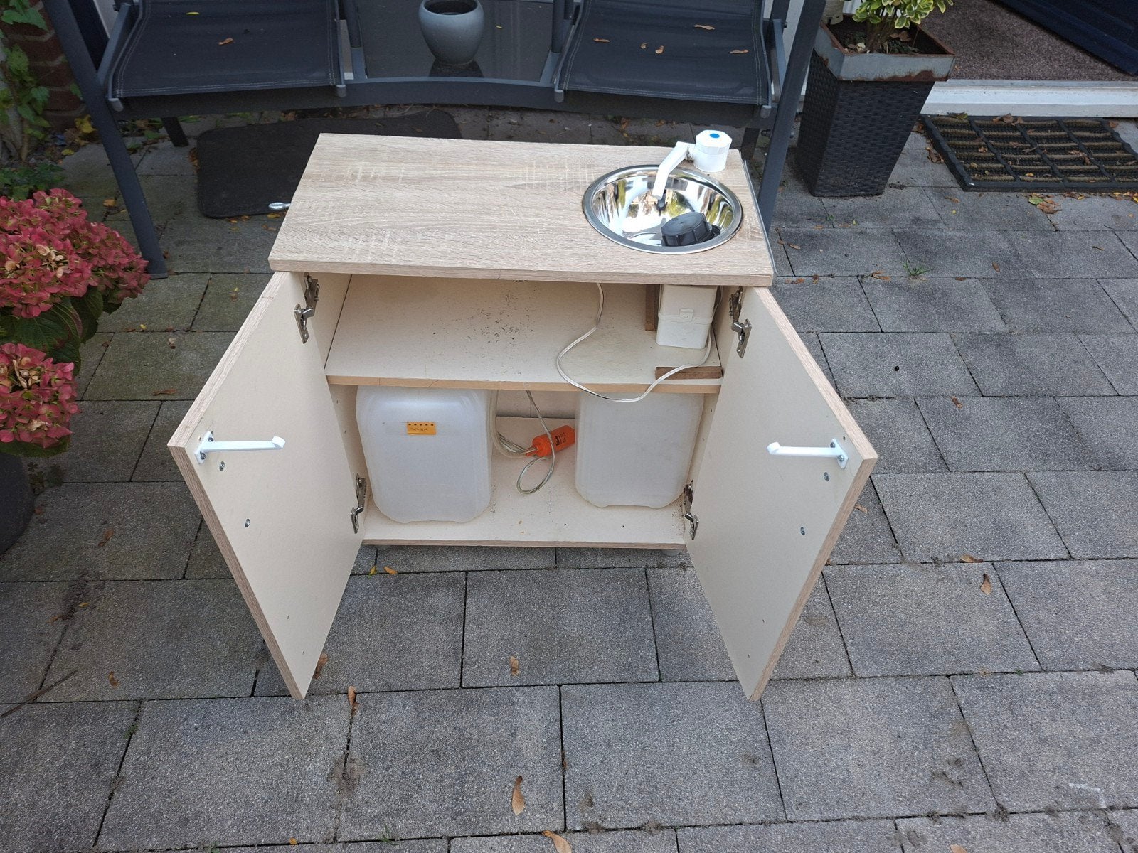 Mobiele wastafel/buitenkeuken met waterreservoir, Ophalen, Zo goed als nieuw, Campingmeubel-accessoire