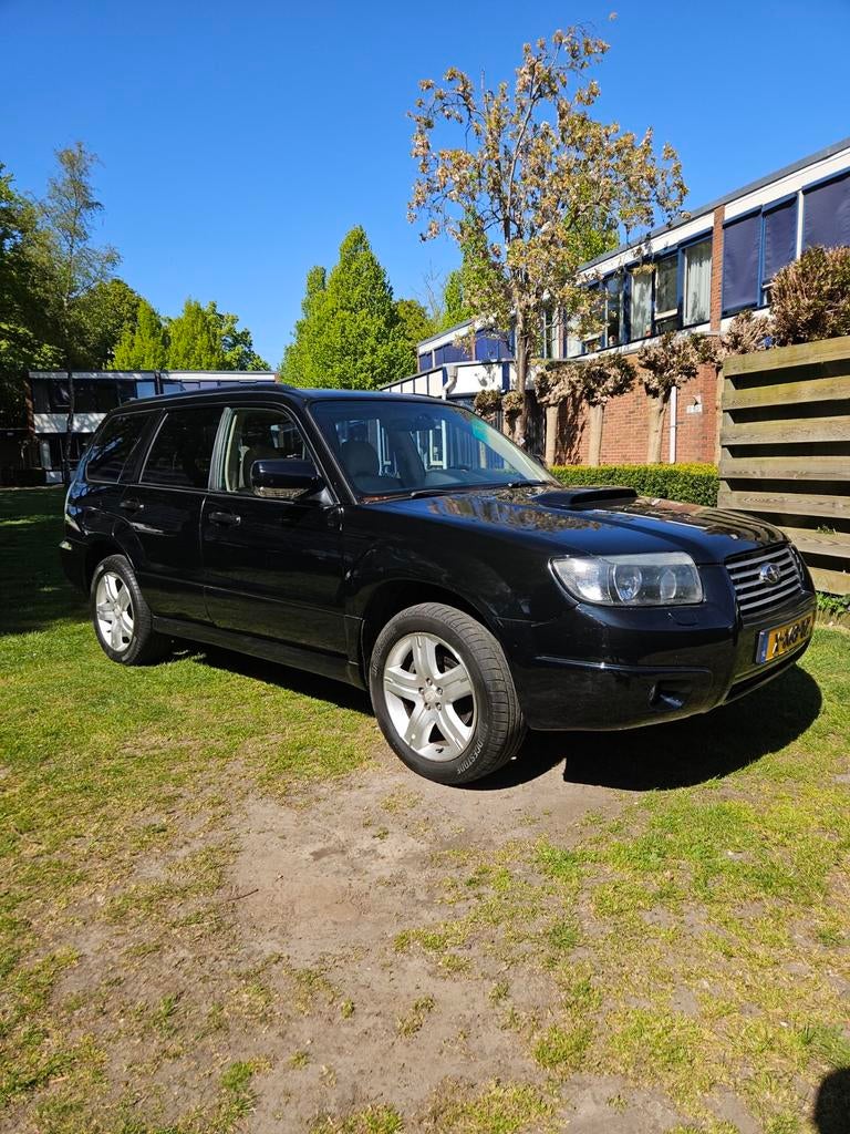 Subaru Forester 2.5 XT Executive pack AWD AUT 2006 Zwart, Automatische klimaatregeling, Beige, 4 cilinders, 2000 kg