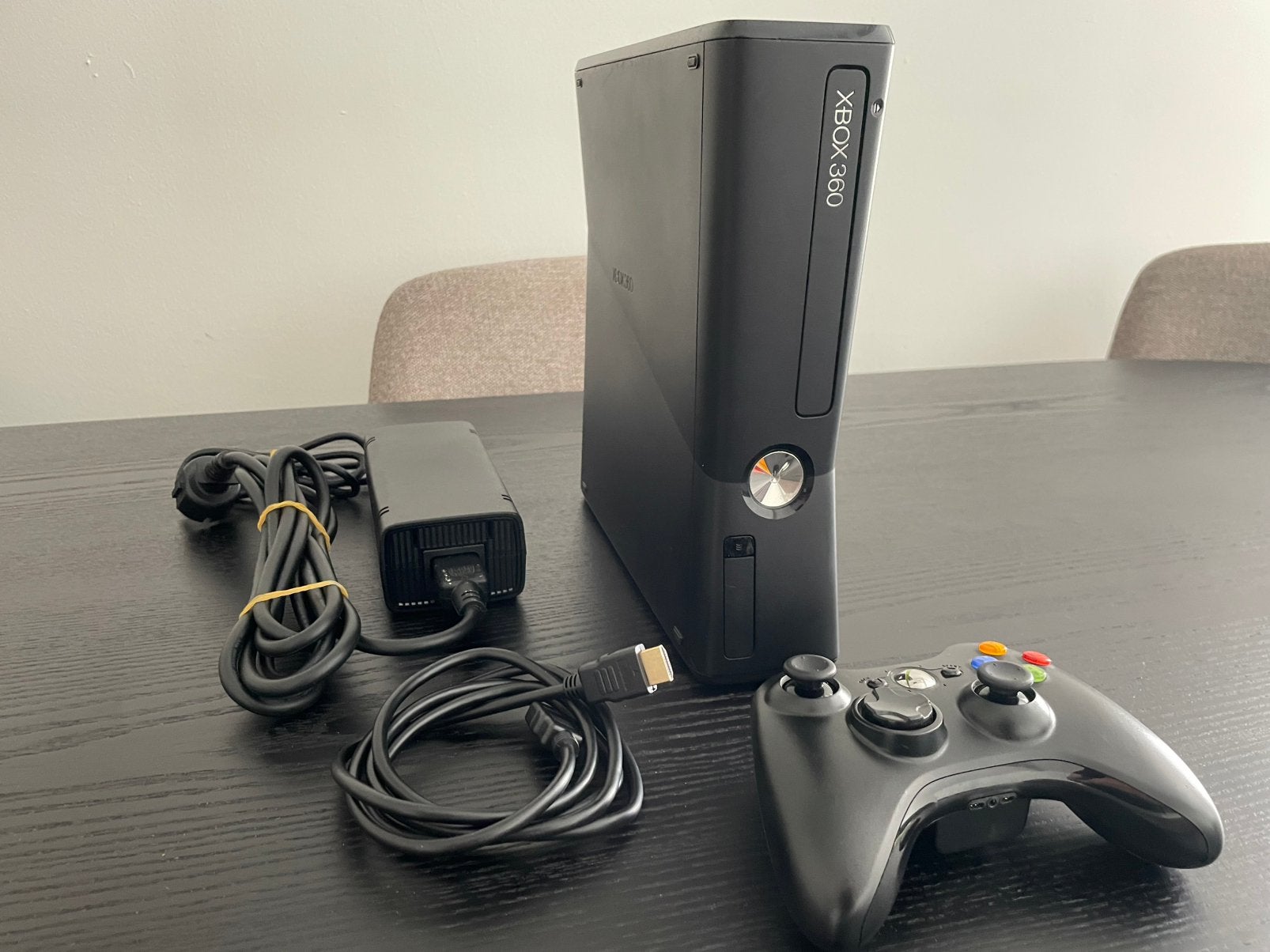 Xbox 360 Slim 250GB (zwart) met kabel, controller en HDMI, Spelcomputers en Games, Spelcomputers | Xbox 360, Gebruikt, 250 GB