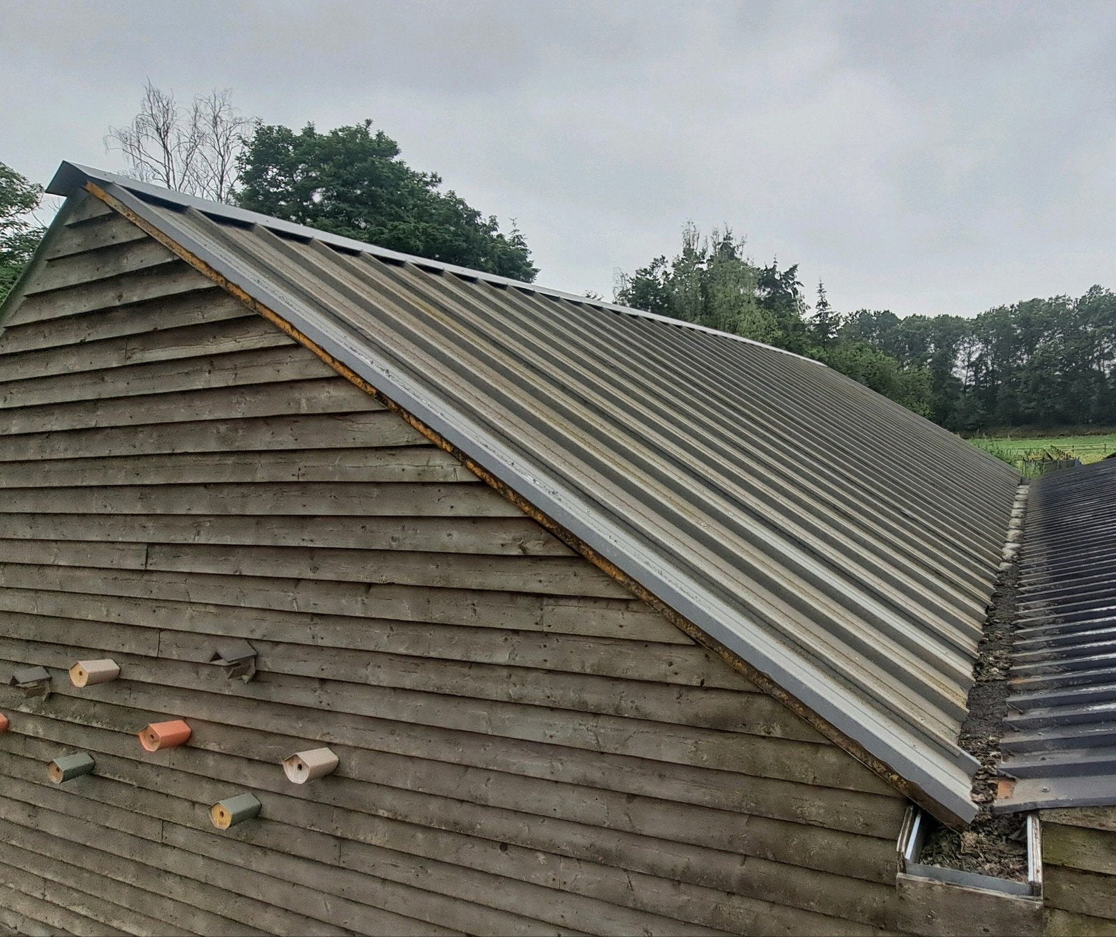 100 m² geïsoleerde dakplaten 4cm dik 4,40m lang., Doe-het-zelf en Verbouw, Gebruikt, 15 m² of meer, Metaal, Grijs