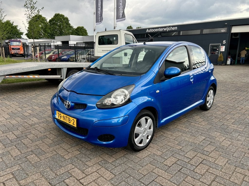 Toyota Aygo 1.0-12V Comfort - Airco - Nette Auto (bj 2010), Voorwielaandrijving, Metallic lak, Gebruikt, 68 pk