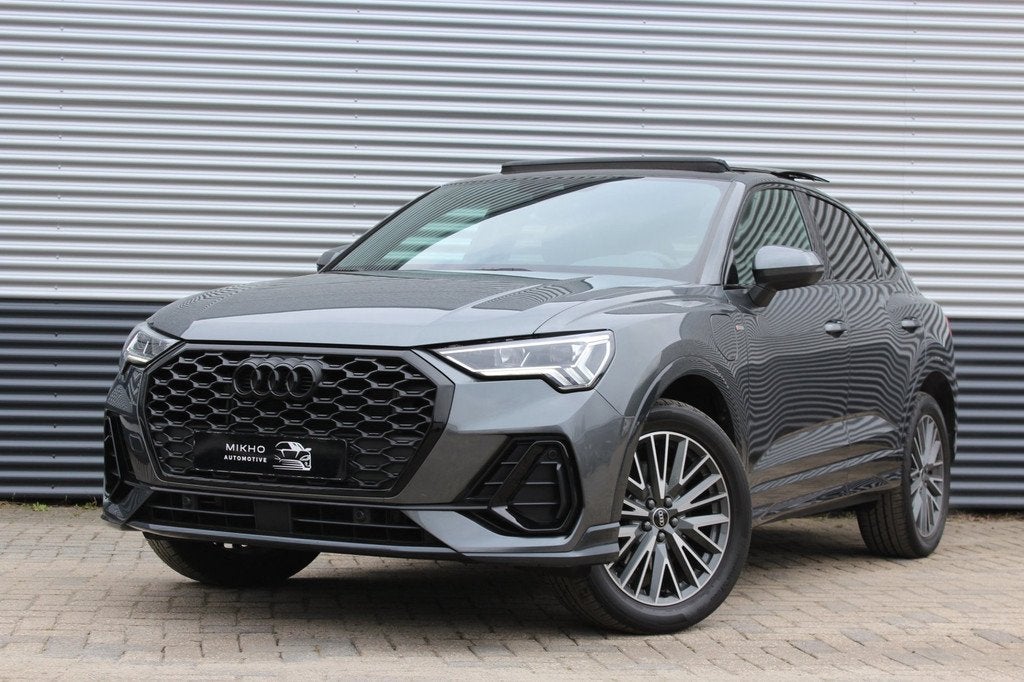 Audi Q3 Sportback 45 TFSI e 3x S-Line | Panoramadak| Black o, Auto's, Audi, Zwart, Leder en Stof, Nieuw, Hybride Elektrisch/Benzine